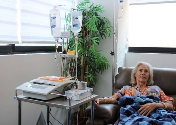 Iconos estilizados que representan diferentes terapias de apoyo utilizadas conjuntamente
