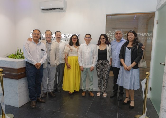 scientific research team developing personalized cancer immunotherapy NK at IRM Mexico